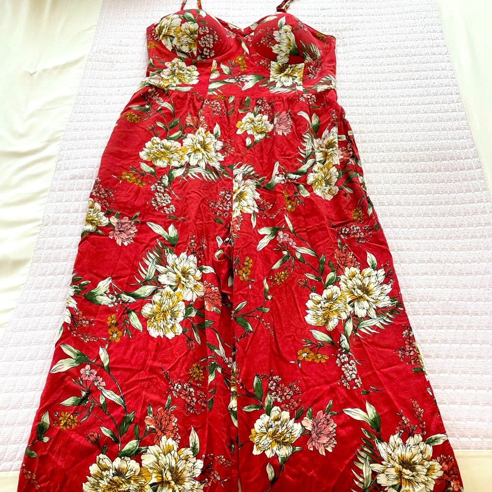 Cute flowy floral romper from target only worn once